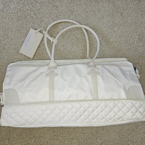 NWOT LOULU MODERN WEEKENDER TRAVEL BAG & CHARGING CORD w/ PADDED SHOULDER STRAP - Picture 2 of 16